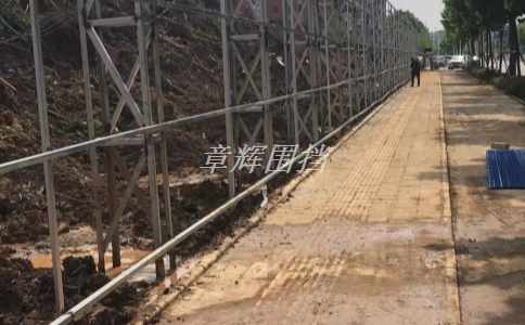 金屬圍擋安裝前需要注意哪些安全問題？（金屬圍擋施工安全注意事項(xiàng)）